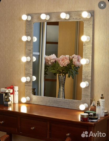 Гримерное зеркало с лампочками