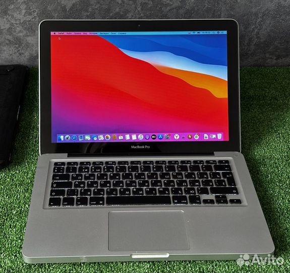 Мощный ноутбук Apple MacBook Pro 13 Core i5 8/256