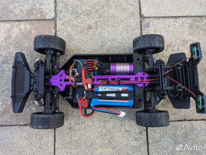 Зверь-машина на радиоуправлении Dodge Challenger 4