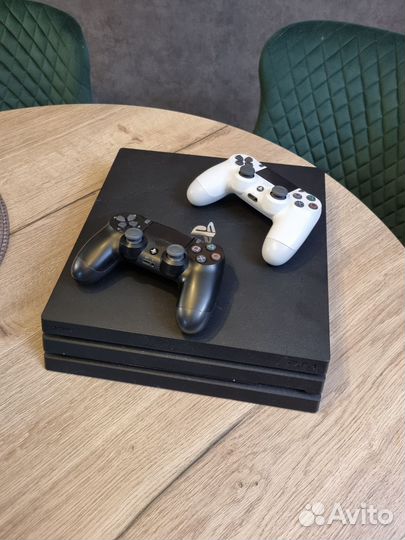 Продам Sony playstation 4 pro с 2 геймпадами