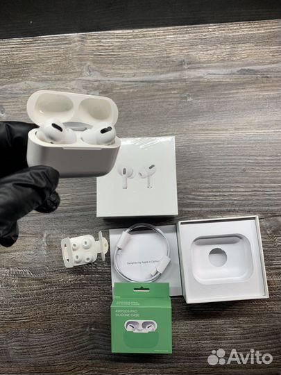 Наушники AirPods Pro в подарок чехол для кейса