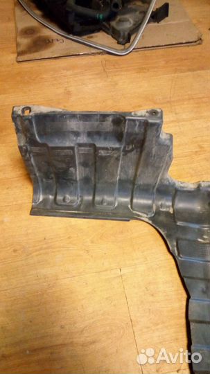 Пыльник моторного отсека левый на Солярис 1