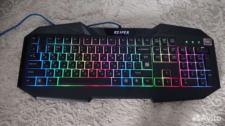 Игровая клавиатура и наушники