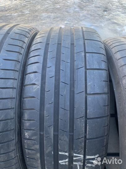 Pirelli P Zero PZ4 235/35 R20 и 275/30 R20