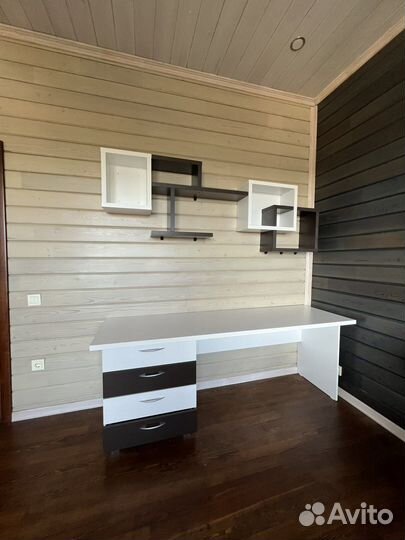 Письменный стол для школьника белый