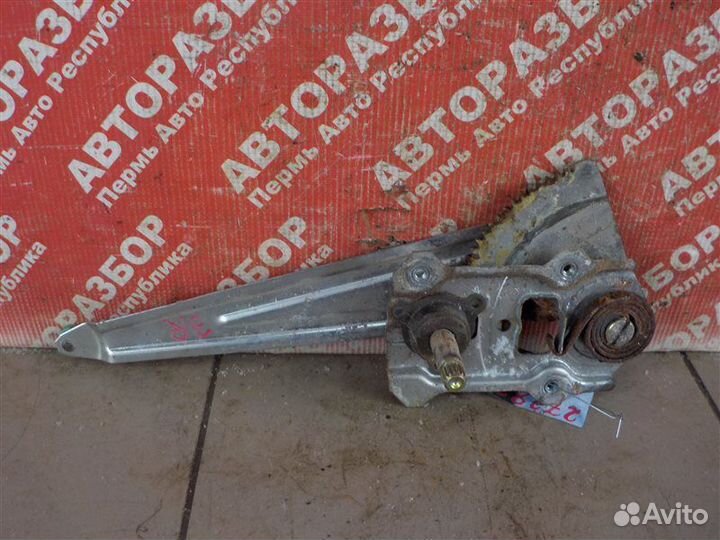 Стеклоподьемник задний правый Toyota Rav 4 XA20