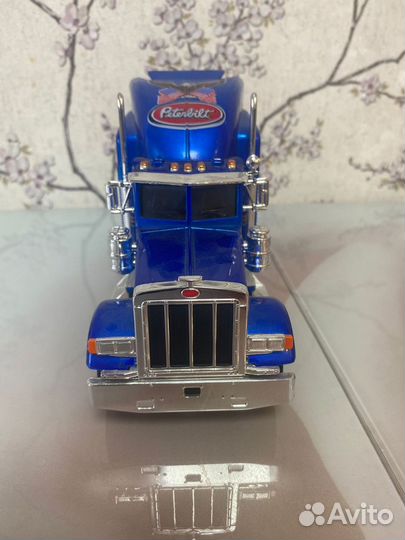 Модель тягача Peterbilt 379 Welly 1:32