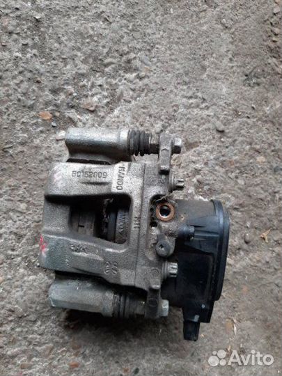 Суппорт задний левый Hyundai I40 2013