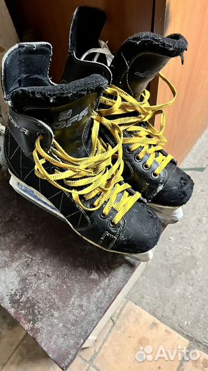 Коньки хоккейные 43 размер