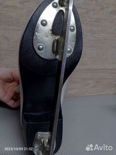 Коньки профессиональный фигурные