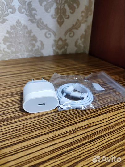 Зарядка на iPhone быстрая 20W