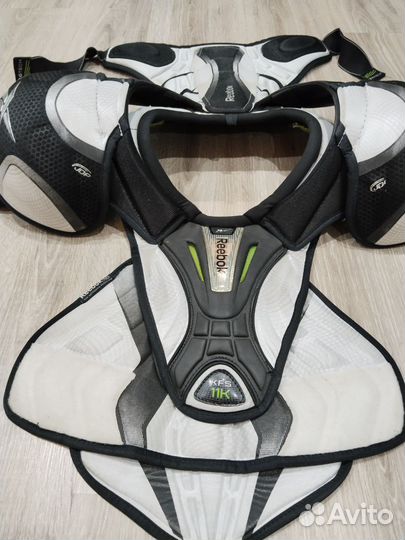 Нагрудник хоккейныйReebok 11k KFS