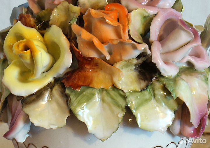 Ваза с фарфоровыми цветами 1 мм толщиной