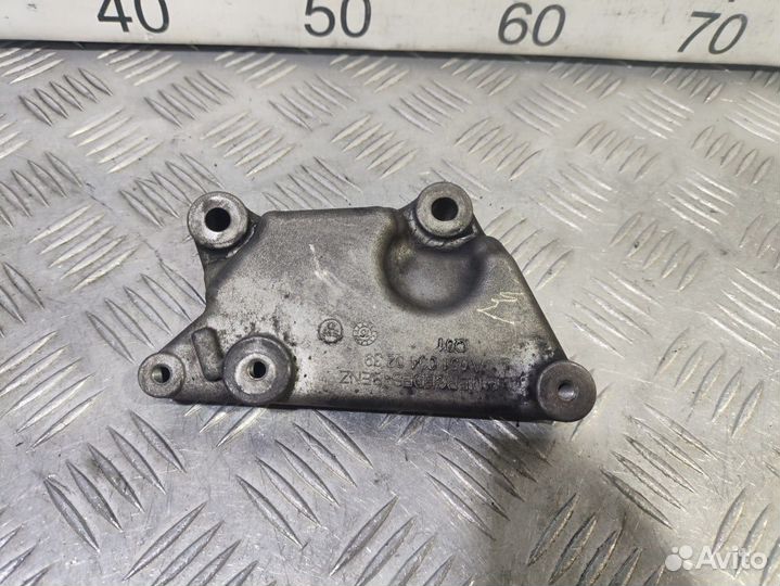 Б/У Кронштейн двигателя Mercedes#001