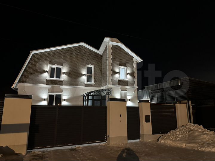 Коттедж 540 м² на участке 8 сот.