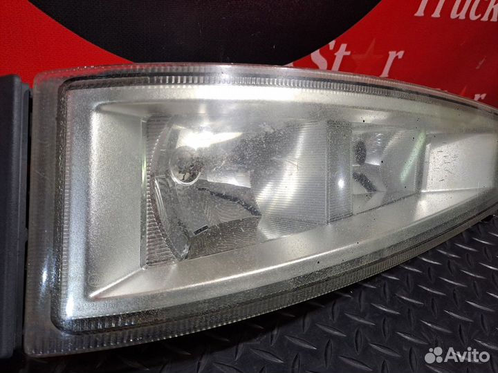Фара противотуманная левая Volvo FH