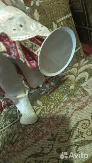 Кукла фарфоровая коллекционная с подзаводом