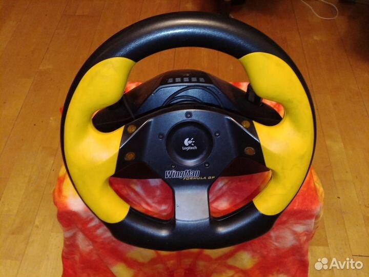 Игровой руль с педалями