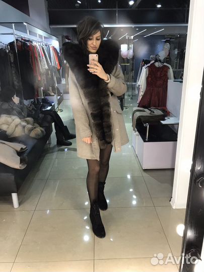 Кремовая парка с натуральным мехом песца на кашеми