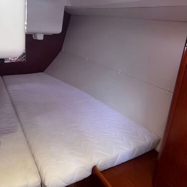 Парусная яхта Beneteau Oceanis 37