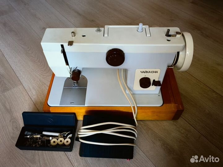 Швейная машинка Чайка 134А
