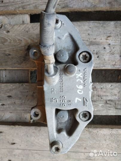 Суппорт тормозной передний левый Volvo XC90 рест