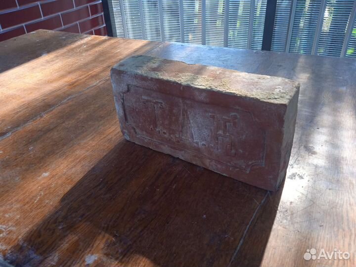 Старинный кирпич