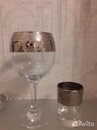 Набор бокалов и рюмок