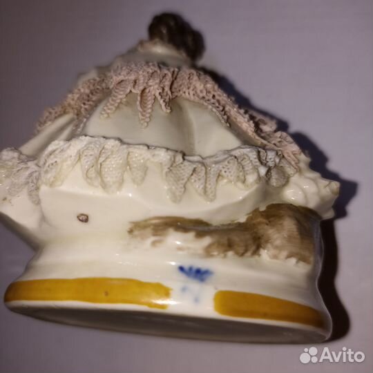 Фарфоровая статуэтка из кружевного фарфора