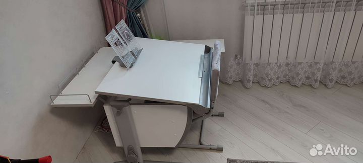 Растущая парта и стул.Стол школьный