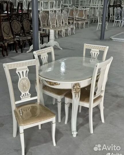 Столы и стулья