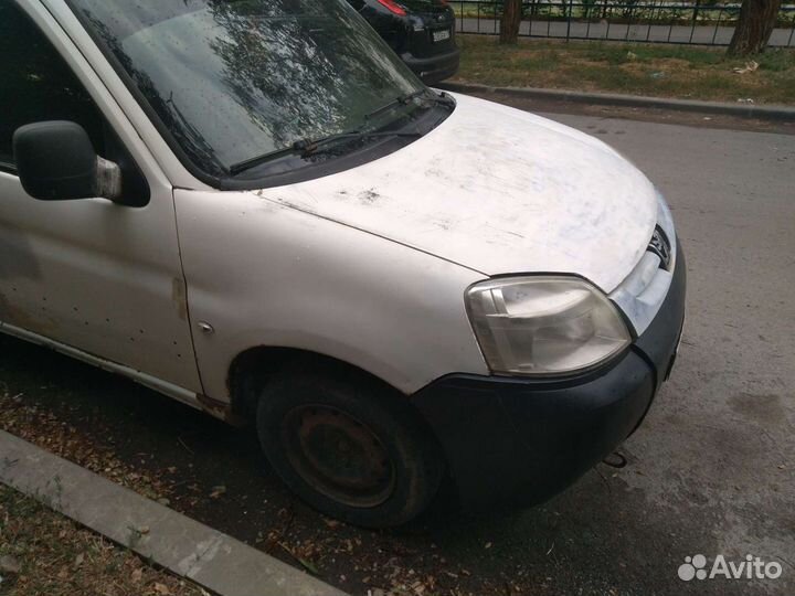 Капот Peugeot Partner 2007 года