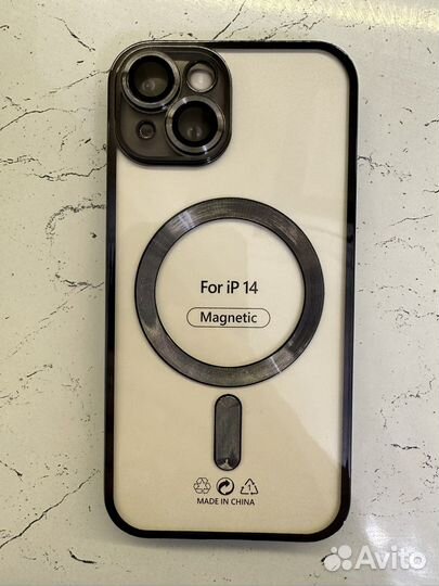 Чехол на iPhone 14