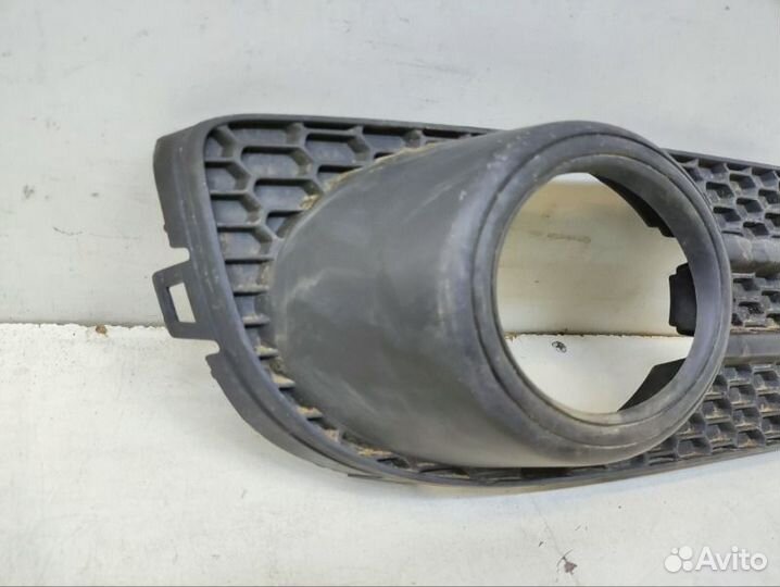 Решетка бампера передняя правая Volkswagen Tiguan