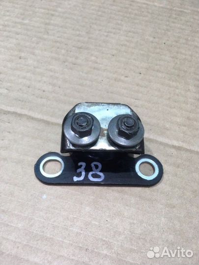 Петля двери багажника Toyota Land Cruiser URJ200