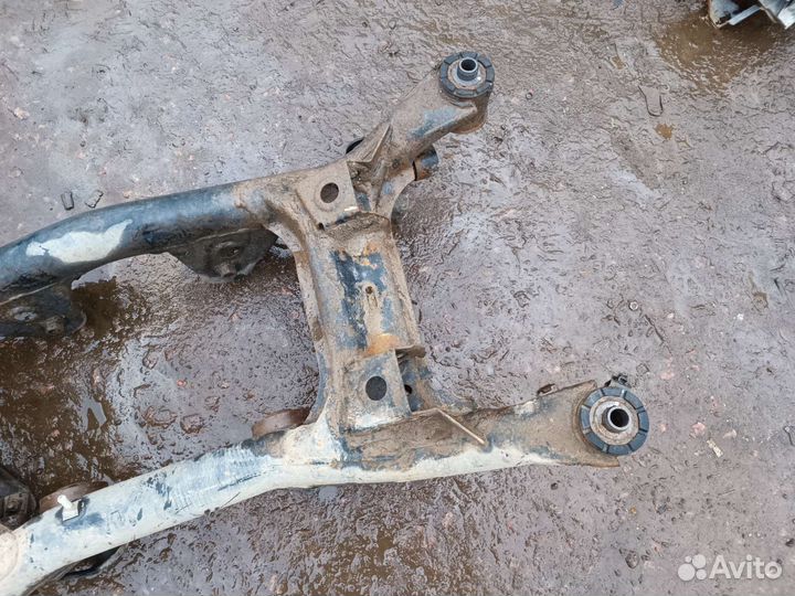 Подрамник задний Сузуки Гранд витара 2008 г