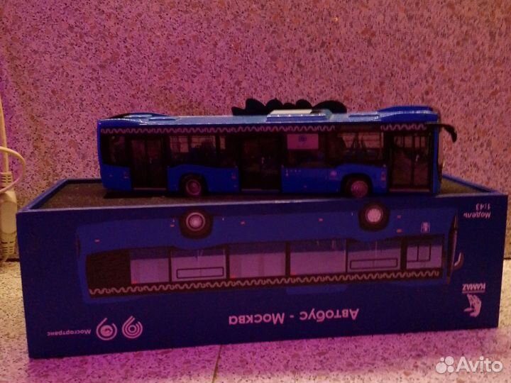 Модель автобуса 1:43 dups