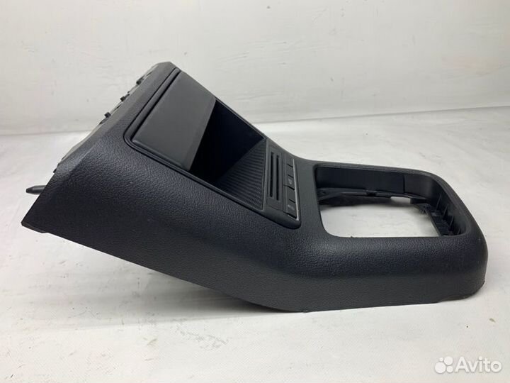 Накладка центральной консоли Volkswagen Tiguan 2.0