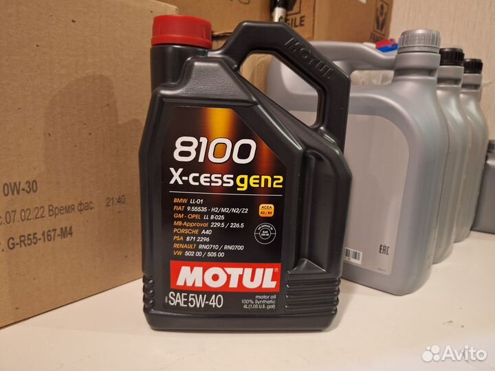 Моторное масло motul 8100 5В40