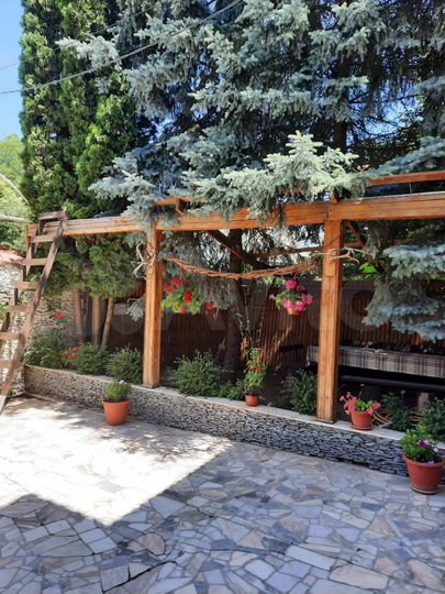 Дом 235 м² на участке 4,4 сот.