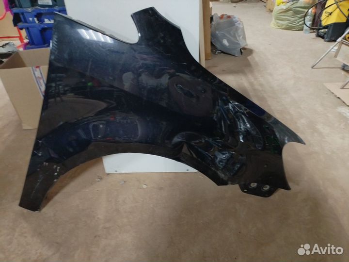 Крыло переднее правое