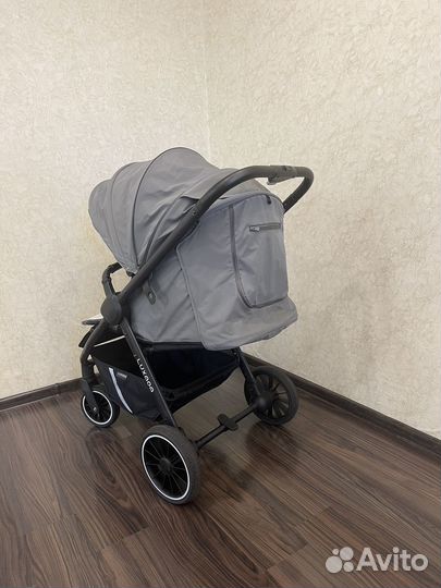 Коляска прогулочная Luxmom 720