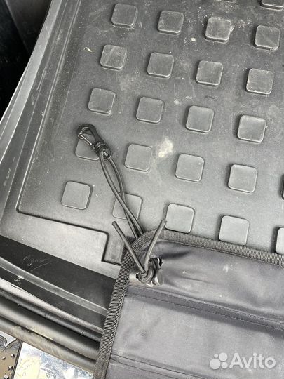 Коврик накидка на задний бампер мерседес