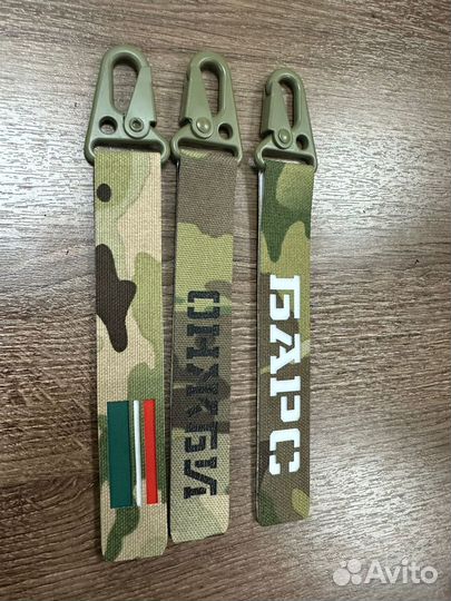 Брелки из мультикама тактическим карабином