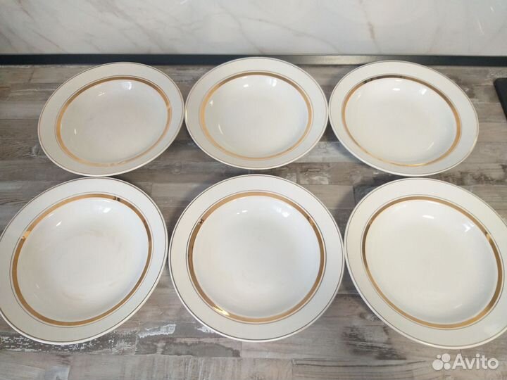 Столовые приборы,тарелки, рюмки, бокалы