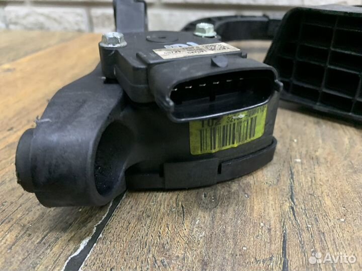 Hyundai Santa Fe (DM) Педаль газа