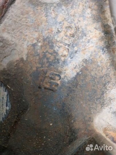 Кулак поворотный передний правый Opel Omega B