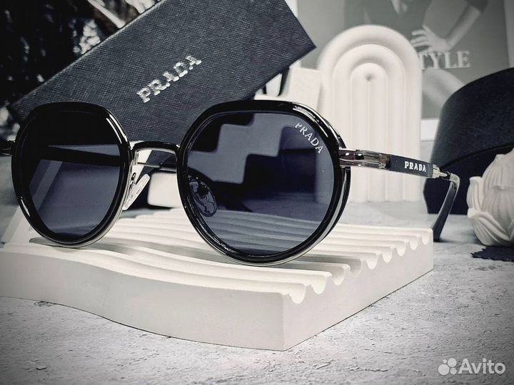 Очки Prada солнцезащитные