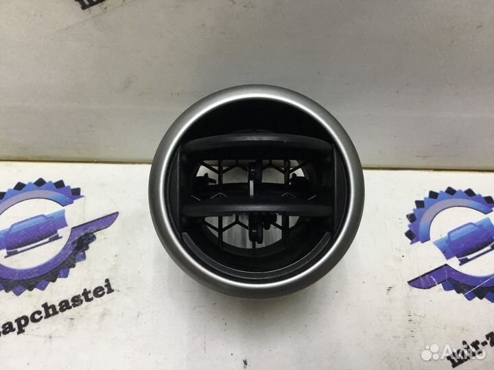 Дефлектор обдува салона в торпедо Mazda 3 BK