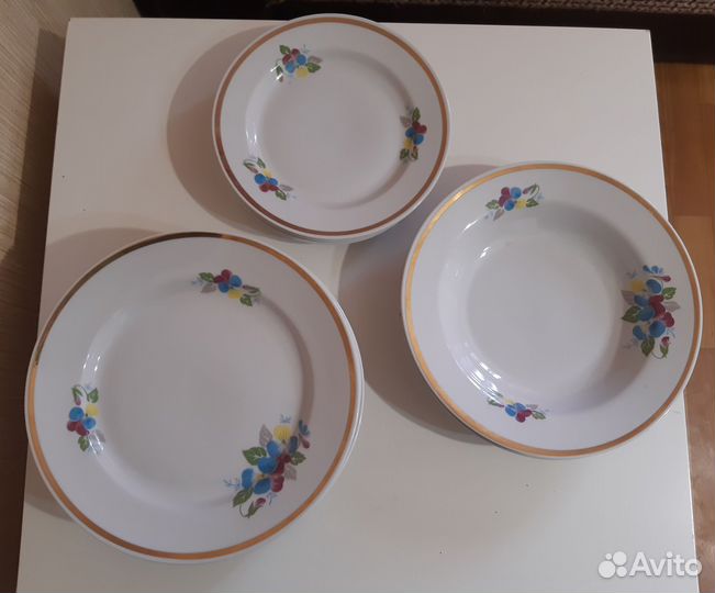 Столовый набор тарелок СССР неполный